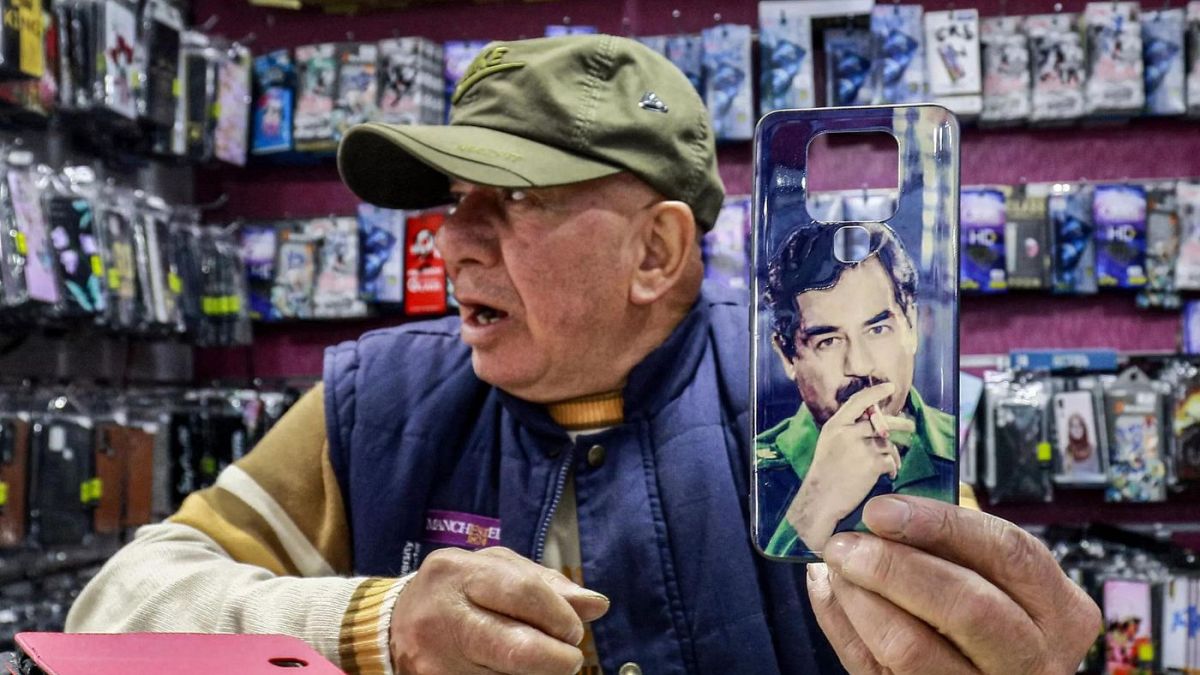 تصاویر صدام حسین روی پوشش گوشی‌های تلفن همراه در اردن