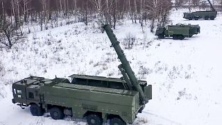 قاذفات صواريخ إسكندر التابعة للجيش الروسي خلال تدريبات في روسيا