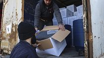 De l'aide humanitaire arrive aux zones sinistrées par le séisme en Turquie