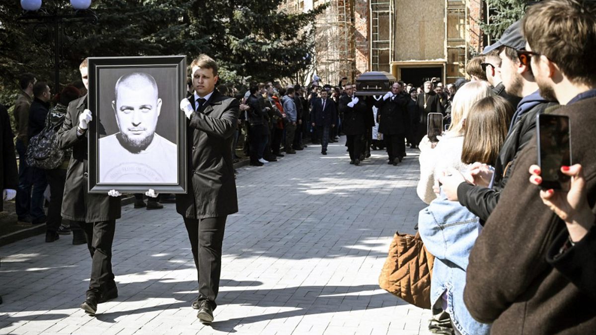 Pallbearers carry the coffin containing the body of military blogger Vladlen Tatarsky (real name Maxim Fomin) and his portrait, 8 April 2023