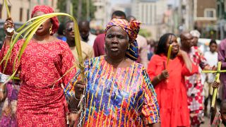 Keresztény hívek egy virágvasárnapi felvonuláson Lagoszban