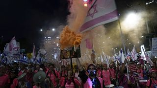 Параллельно с акциями протеста в Тель-Авиве проходили церемонии в память о погибших в ходе пятничных терактов.