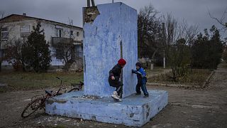 Ukrán gyerekek játszanak Novokijevkában