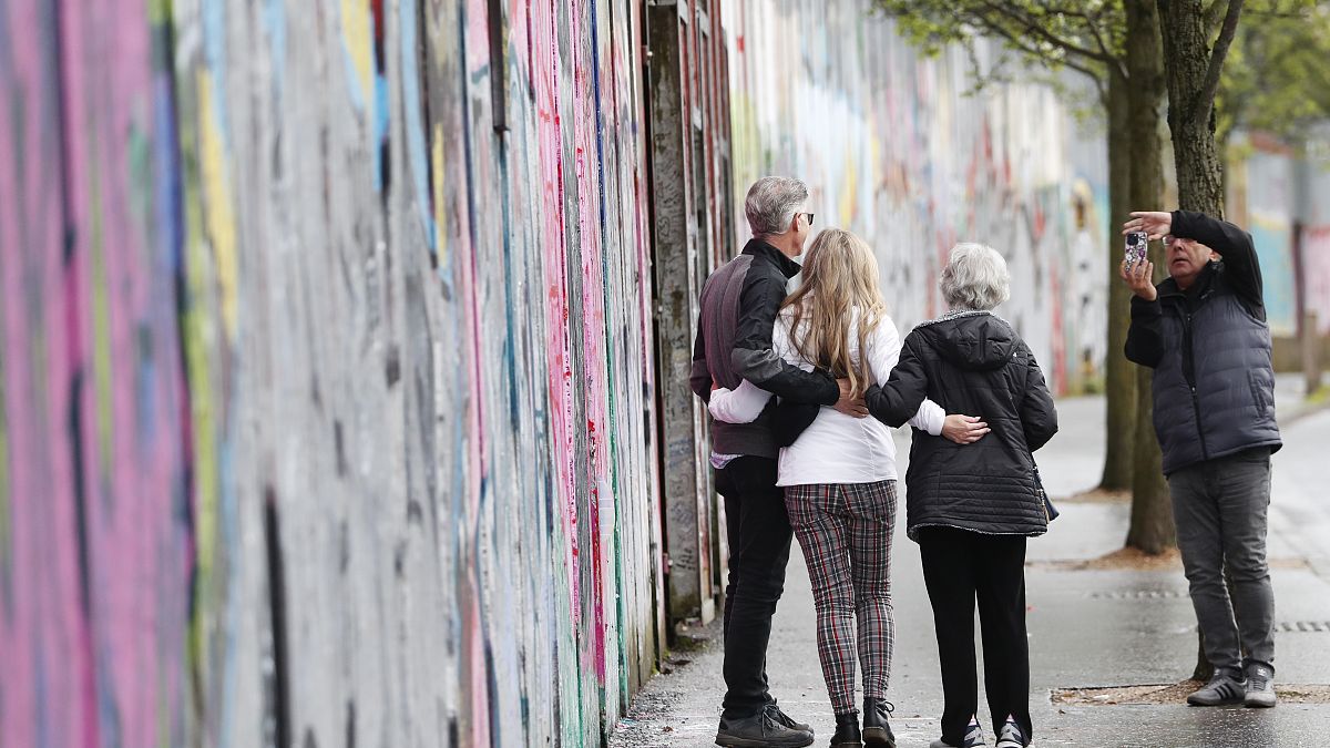 В Белфасте до сих пор десятки стен разделяют националистов и юнионистов