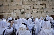 Worshippes in Jerusalem