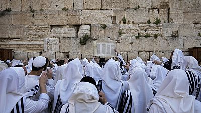Worshippes in Jerusalem