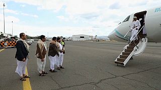 وصول الوفد العماني إلى مطار صنعاء