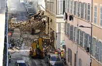 Marsilya'da bir bina çöktü