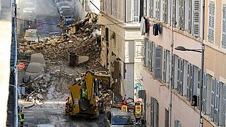 Marsilya'da bir bina çöktü