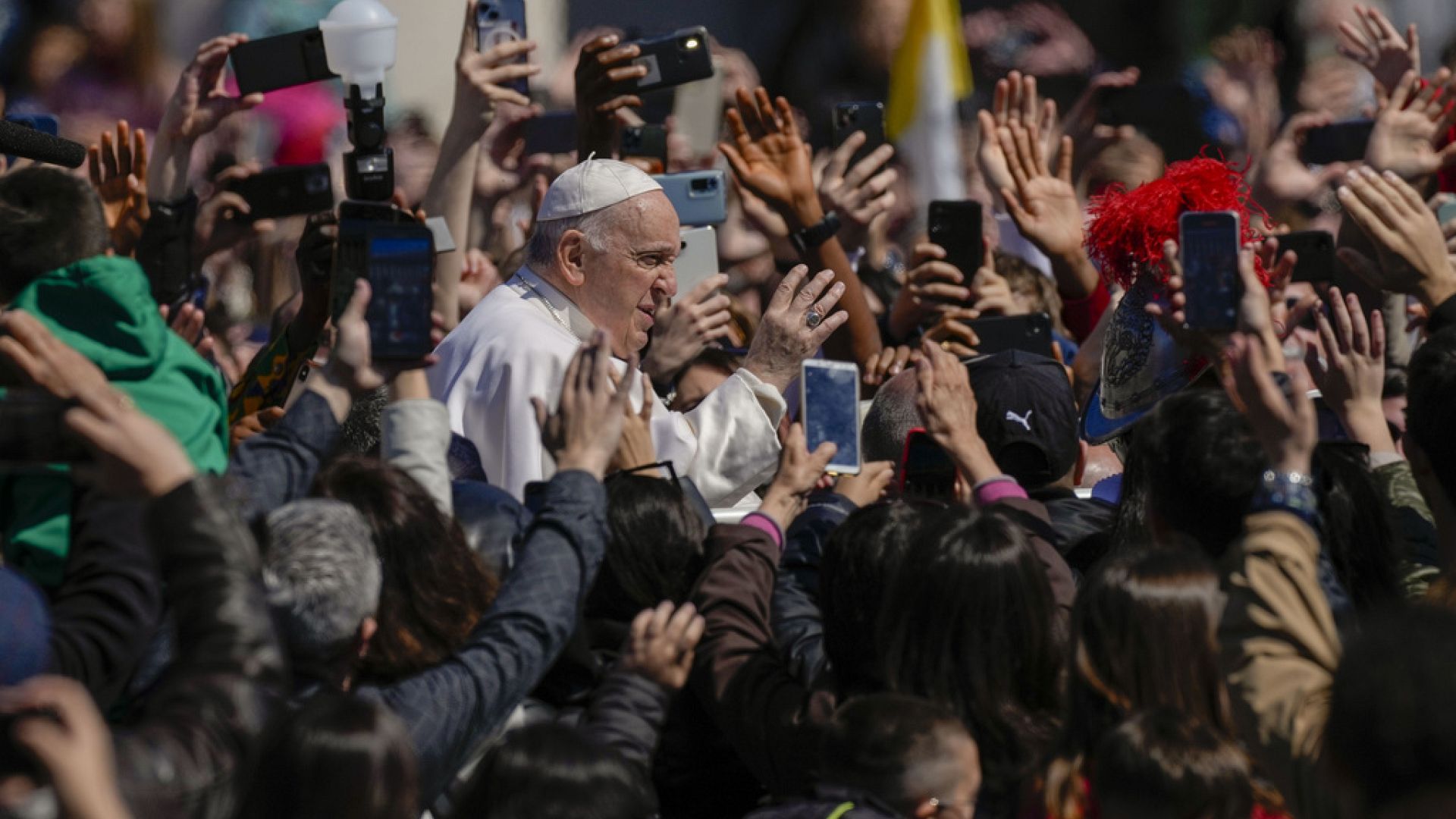 Pope Francis Prays For Both Ukrainian And Russian People At Easter Mass ...