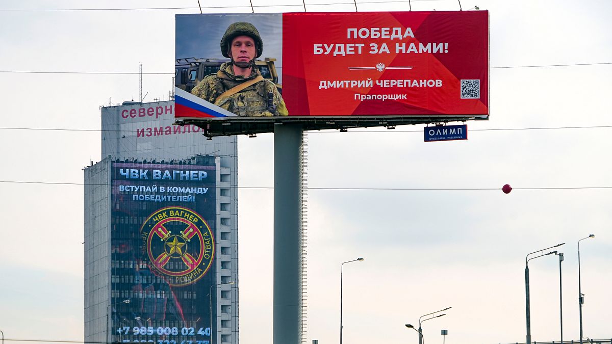 Moskova'da Wagner grubu için bir bilboard reklamı