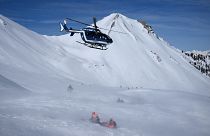Operaciones de rescate tras la avalancha en los Alpes