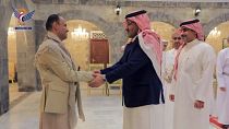 Husilerin Yüksek Siyasi Konsey Başkanı Mehdi el Meşat, Suudi Arabistan'ın Yemen Büyükelçisi Muhammed bin Said el Cabir'i kabul etti