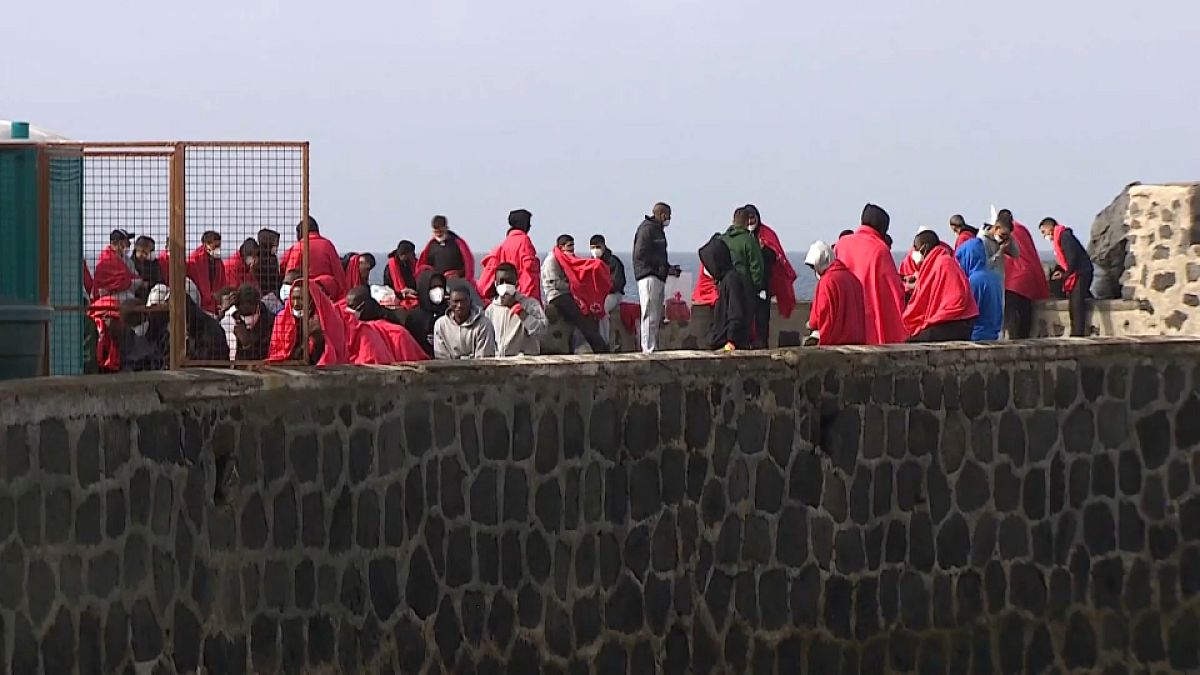 Migrantes à chegada à ilha italiana de Lampedusa