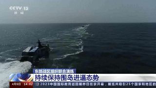 Imágen de la retransmisión en la televisión pública china CCTV de las maniobras militares en torno a Taiwán. 