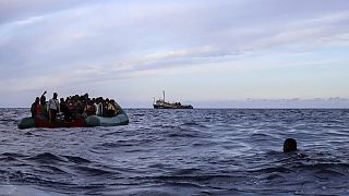 Akdeniz'de düzensiz göçmen taşıyan tekne