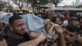 Der 15-jährige Mohammad Balhan wird bei Jericho zu Grabe getragen