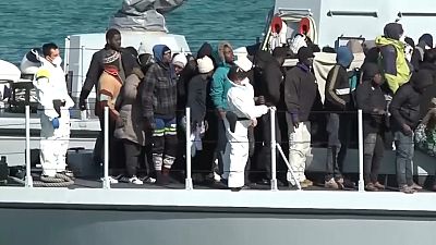1700 migrants reach island of Lampedusa
