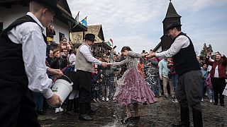 Венгерская традиция поливания водой на Пасху в селе Холлокё