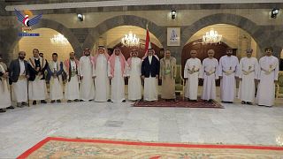 الزعيم السياسي لجماعة الحوثي مهدي المشاط يرحب بالسفير السعودي في اليمن محمد الجابر