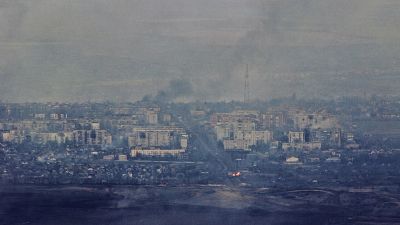 Vista da cidade de Bakhmut, na Ucrânia, destruída por 13 meses de combates intensos