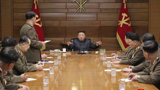 الزعيم الكوري الشمالي كيم جونغ أون، في اجتماع للجنة العسكرية المركزية للحزب الحاكم
