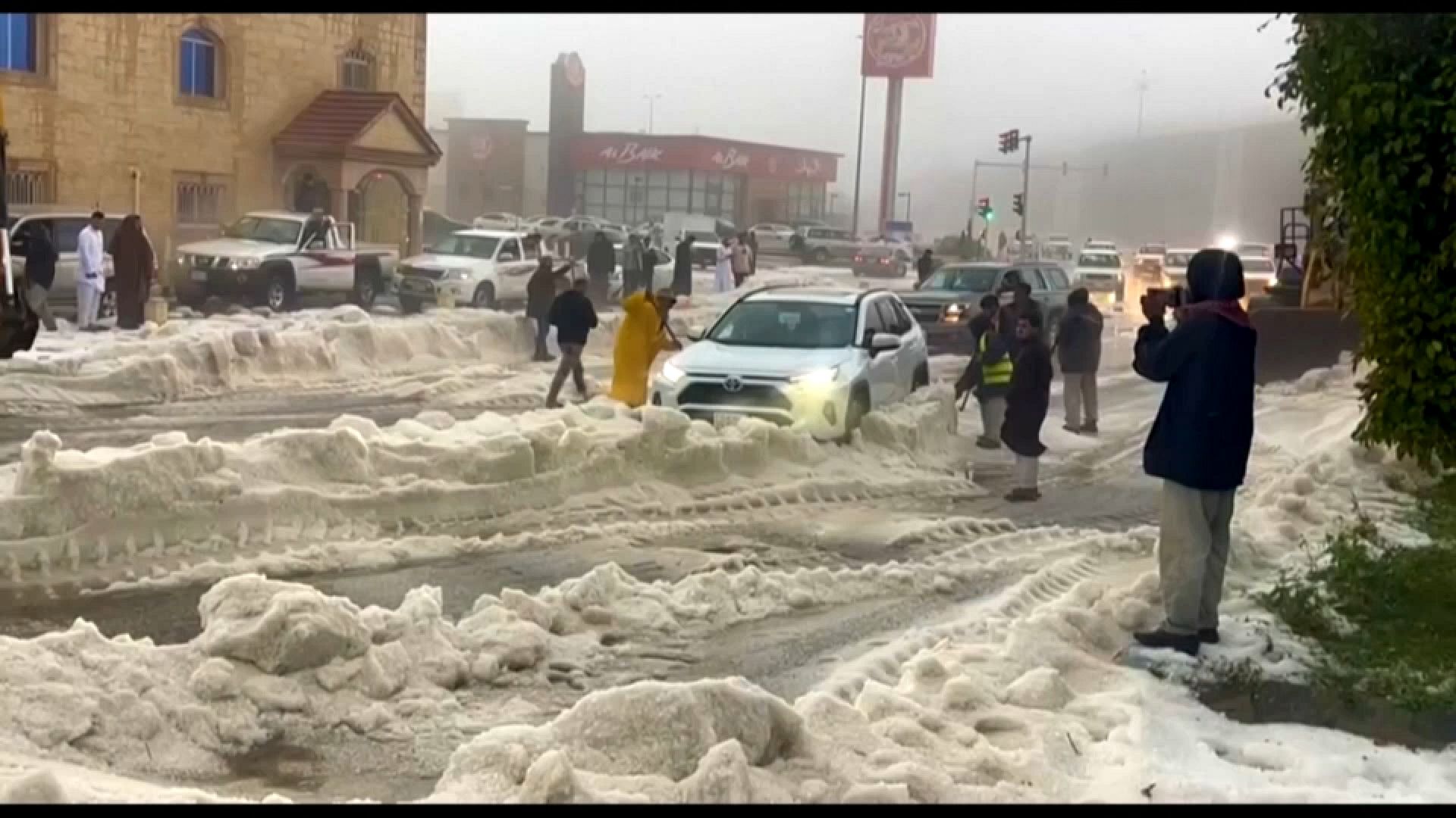 Видео. Снег и град в Саудовской Аравии