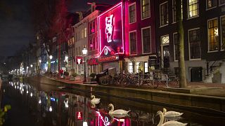 Vista del quartiere a luci rosse di Amsterdam