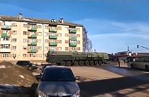 La vidéo devenue virale sur Internet montre des armes stratégiques russes postées à la frontière finlandaise.