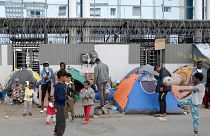 مهاجرون أمام مقر مفوضية شؤون اللاجئين في تونس العاصمة - أرشيف