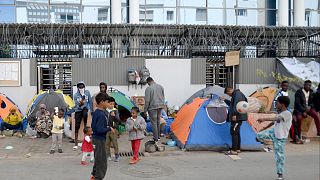 مهاجرون أمام مقر مفوضية شؤون اللاجئين في تونس العاصمة - أرشيف