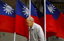 Su Taiwan sventola la bandiera ufficiale della Repubblica di Cina, disegnata da Lu Hao-tung, un martire della rivoluzione repubblicana del 1911