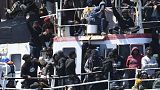 Migrantes en una embarcación el 12 de abril