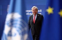 Guterres ENSZ-főtitkár az Európai Unió kétnapos brüsszeli csúcstalálkozójának nyitó ülésére érkezik 2023. március 23-án