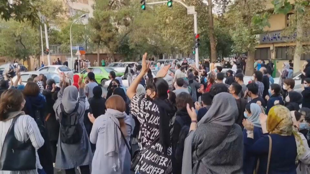 Manifestação anti-governamental no Irão