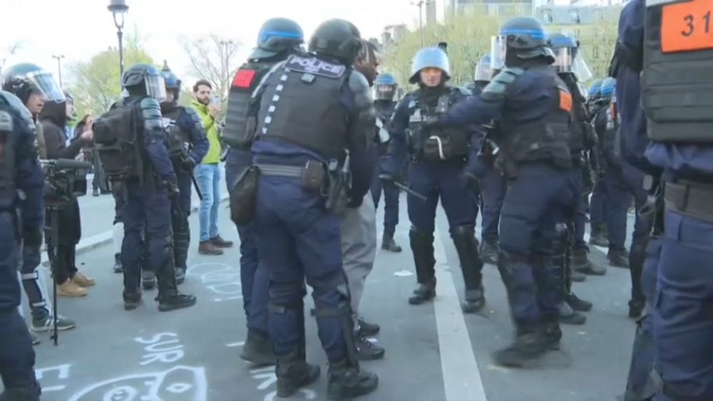 Des centaines de milliers de personnes manifestent à nouveau contre la réforme des retraites en France