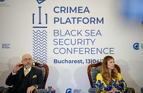 Olekszij Reznyikov ukrán védelmi miniszter és Emine Dzsaparova ukrán külügyminiszter-helyettes