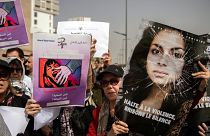 اعتراض مردم مراکش به حکم صادر شده برای سه متهم به تجاوز جنسی به یک کودک، در مقابل دادگاهی در رباط، مراکش، چهارشنبه ۵ آوریل ۲۰۲۳ .