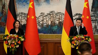  وزيرة الخارجية الألمانية أنالينا بيربوك ونظيرها الصيني تشين غانغ