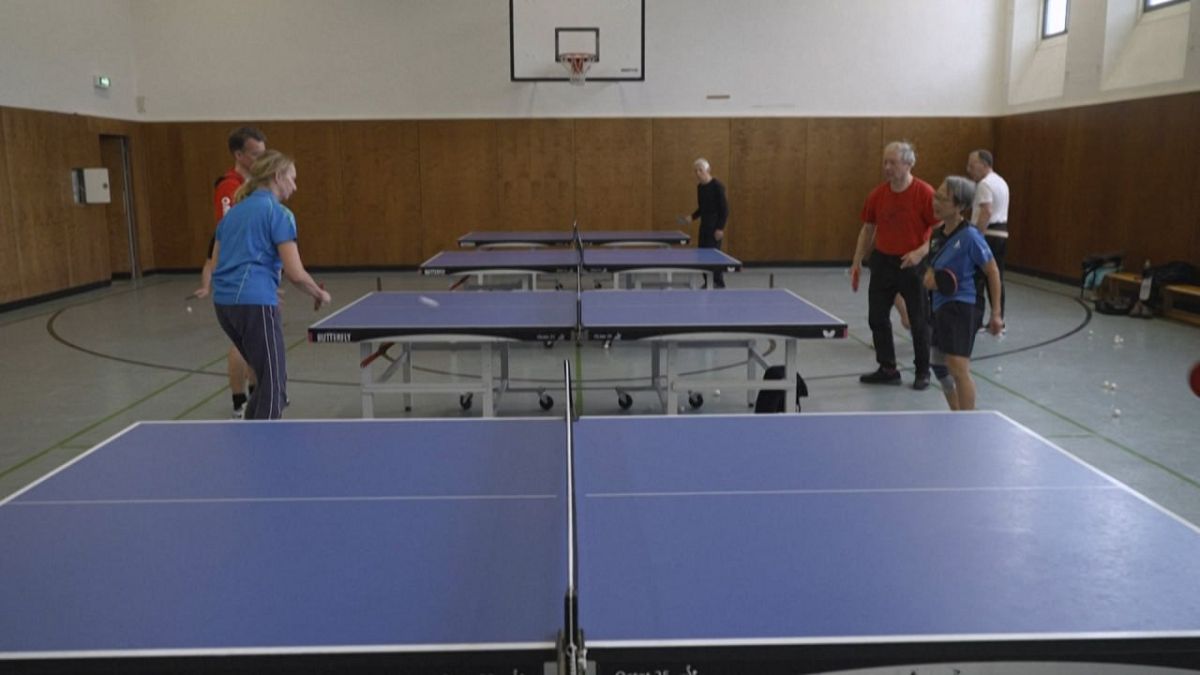 بیماران پارکینسون در آلمان برای کاهش و فراموشی دردهای خود پینگ پنگ بازی می‌کنند