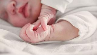 نوزادی که در روز عید پاک در میلان و داخل یکی از صندوق‌های مخصوص کودکان توسط مادرش رها شد
