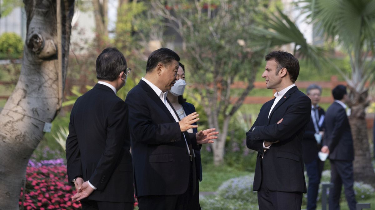 Il presidente cinese Xi Jinping con il presidente francese Emmanuel Macron durante la sua visita a Pechino China