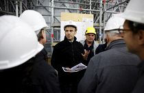ماكرون يتفقد سير أعمال الترميم في كاتدرائية نوتردام في باريس