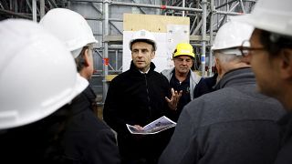 ماكرون يتفقد سير أعمال الترميم في كاتدرائية نوتردام في باريس