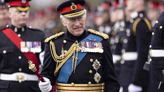 ملك بريطانيا تشارلز الثالث يتفقد الأكاديمية العسكرية الملكية ساندهيرست