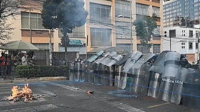 Riot police in La Paz as Bolivian teachers protest