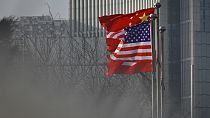 العلمان الصيني والأمريكي