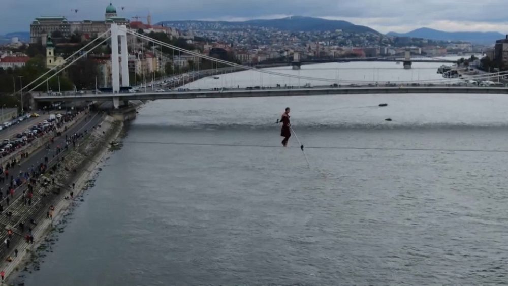 Traversée du Danube : un funambule hongrois fait vibrer Budapest