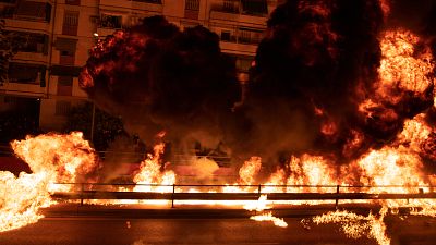 Explosão de bombas na celebração pascal da Páscoa Ortodoxa em Atenas