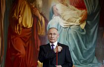 Putin asistió a la vigilia pascual en la Catedral de Cristo Redentor en Moscú para felicitar a los creyentes ortodoxos este domingo 16 de abril, 2023.